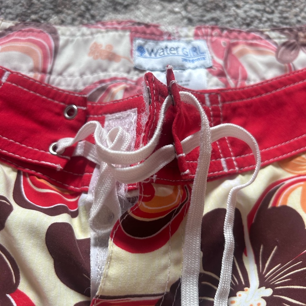 Floral Patterned Capri Pants - Picture 5 of 6